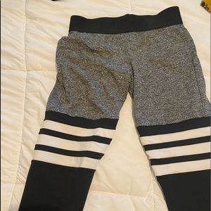 - BOMBSHELL LEGGINGS! Original design:)